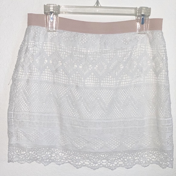 American Eagle Outfitters Dresses & Skirts - American Eagle white knit skirt. Size 8.